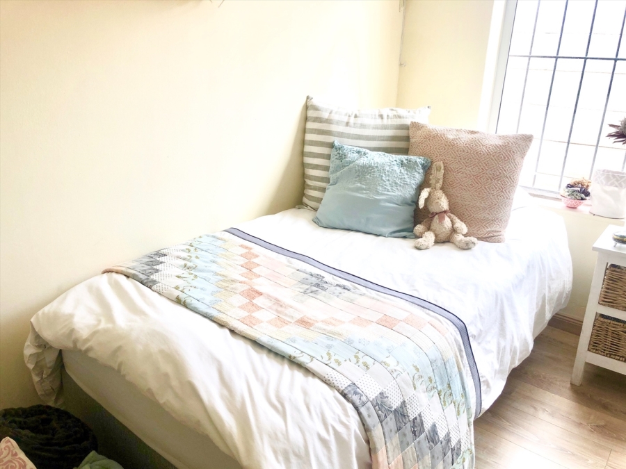 To Let 3 Bedroom Property for Rent in Loevenstein Western Cape